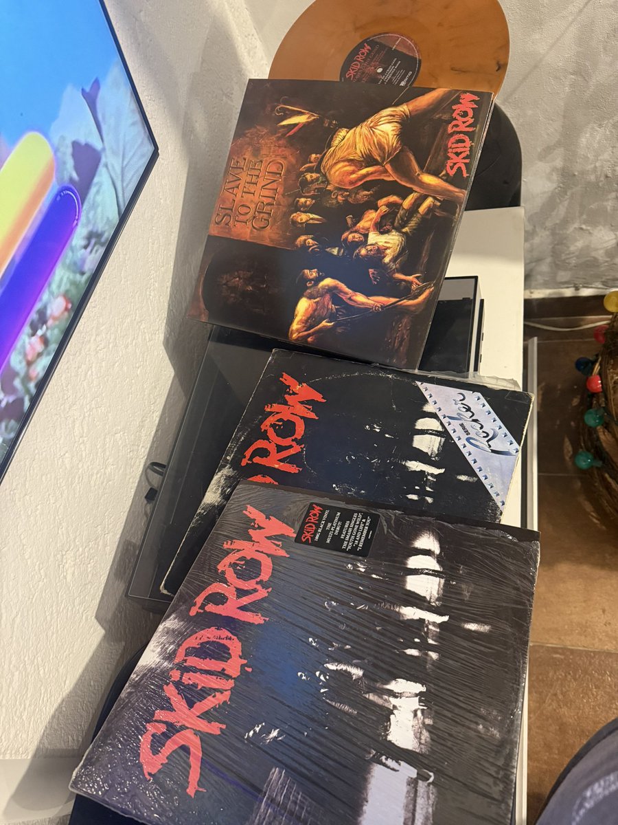 javierhamue's tweet photo. Vinilos edición México de hace 36 años y ediciones canadienses 2021! @OfficialSkidRow https://t.co/Osifvh8MSO