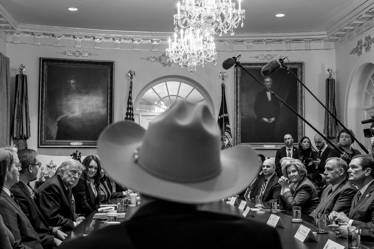 Garrett_Love's tweet photo. Big thanks to Pres @realDonaldTrump &amp; Ag @SecRollins for the invite to share my perspective from the farm, announcement of Farmers Bridge program &amp; their work on behalf of American farmer. Surreal for this farm kid to talk policy w/ @POTUS &amp; members of cabinet in Oval Office… https://t.co/OgbIQ7kbj6