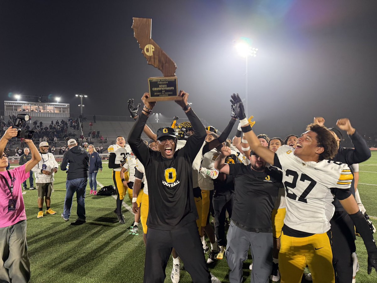 NEW👇🏽🏈

State champs! <a href="/ODowd_FB/">Bishop O’Dowd Football</a> wins 5-AA title in dominant style

<a href="/ODowdAthletics/">O'Dowd Athletics</a> <a href="/Lamar_Ellis1/">Lamar Ellis 3 ⭐️⭐️⭐️ RB/ATH</a> <a href="/BrienZach27/">Zach Brien</a> <a href="/VinceSantucci21/">Vince Santucci</a> <a href="/oclehner35/">Oc Lehner</a> <a href="/hardynickerson/">Hardy Nickerson</a>  <a href="/DarrenSabedra/">Darren Sabedra</a> <a href="/CB_Journalist/">Christian Babcock</a> <a href="/GReeves23/">Glenn Reeves</a> <a href="/MitchBookLive/">Mitch Stephens</a> <a href="/VytasMazeika/">Vytas Mazeika</a> <a href="/CalHiSports/">Cal-Hi Sports</a> 

LINK: mercurynews.com/2025/12/12/sta…
