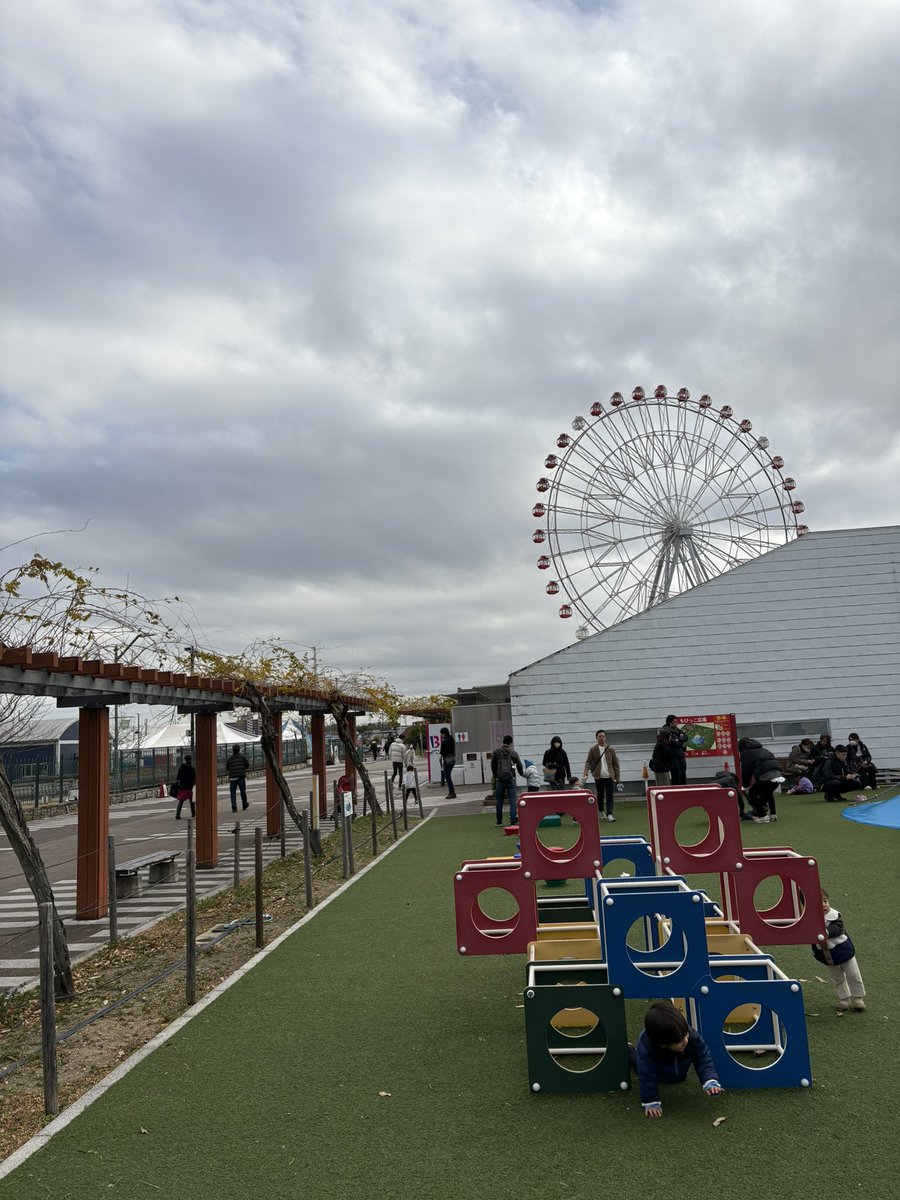 nu____'s tweet image. 刈谷ハイウェイオアシス初めて遊びに来たけど思ったより全然空いてて楽。無課金公園も遊具充実してて子供が楽しそうで癒される。