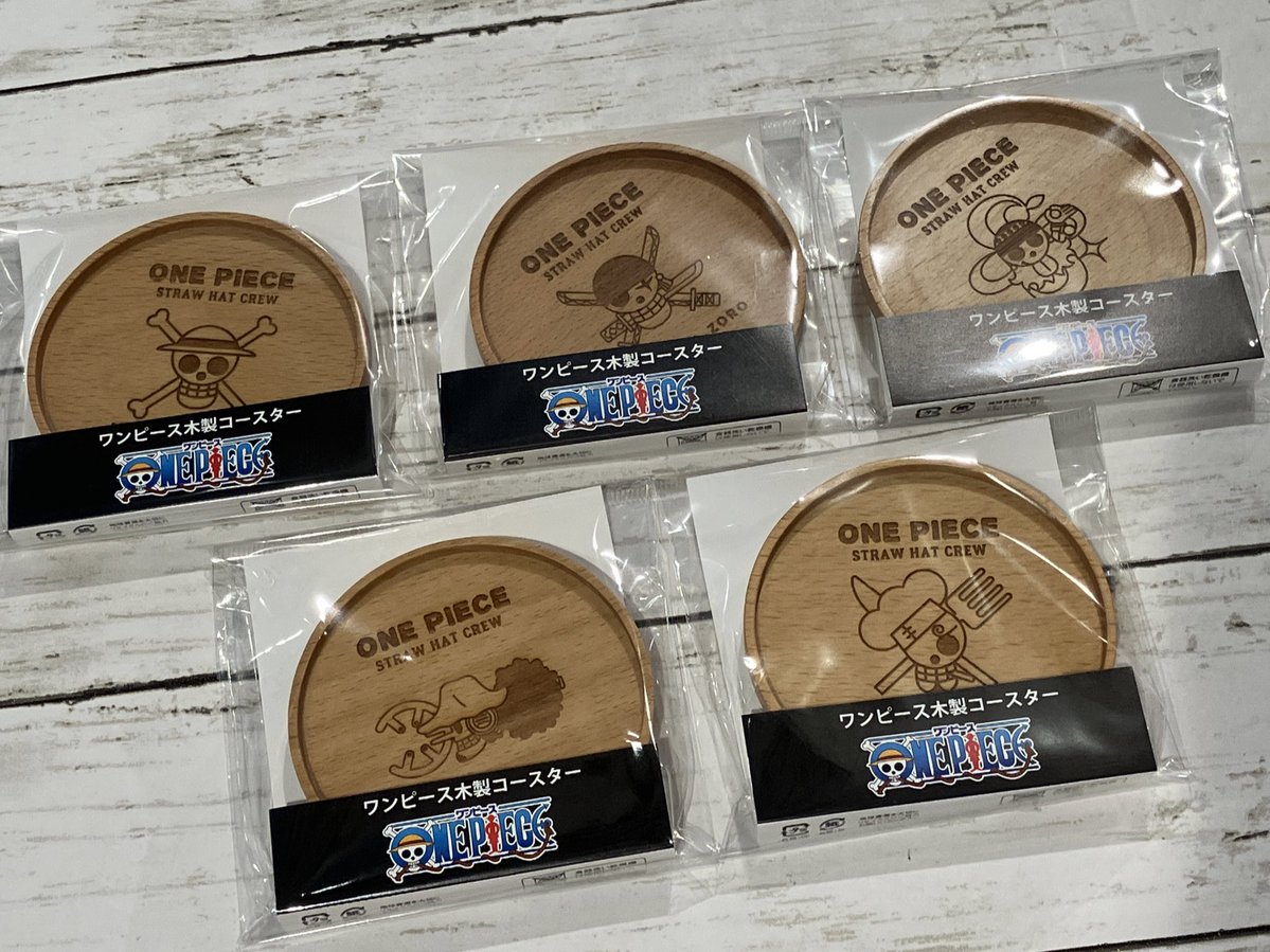 再入荷】 ワンピース 木製コースター ルフィ/ゾロ/ナミ/ウソップ