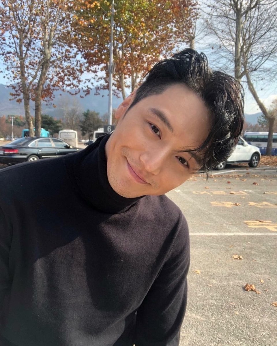 he's fine shyt yall.. this gonna be tiffany's pov forever like hello? handsome
