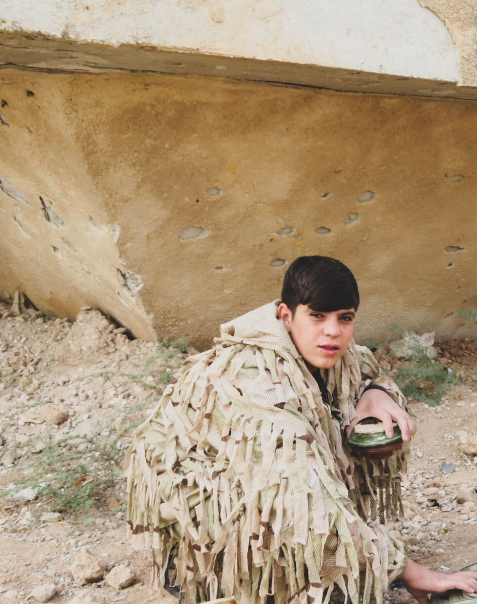 هذا الطفل تم تجنيده من قبل #قسد 
وقُتل 

وهناك الكثير من الأطفال لاقوا نفس المصير