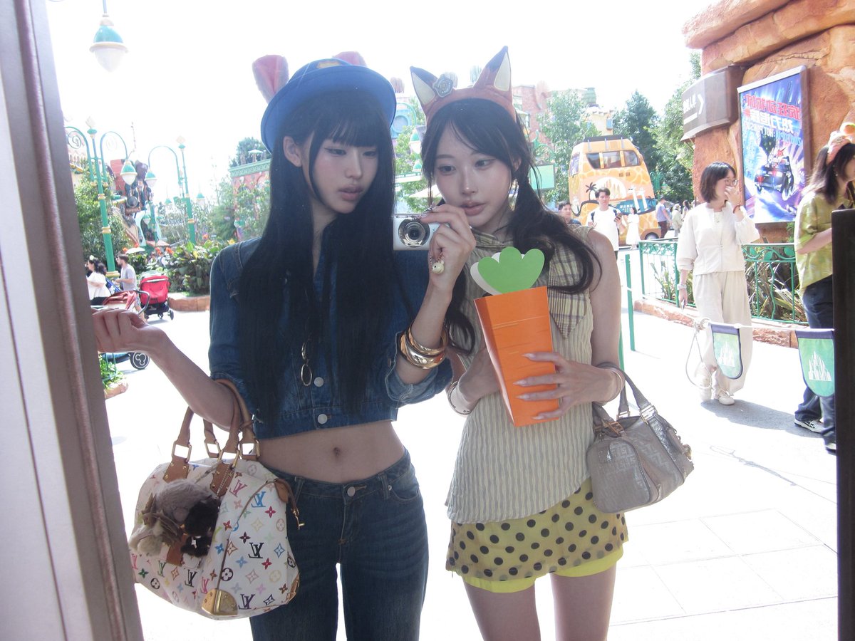 chuachan_'s tweet photo. 上海ディズニー🇨🇳🦊🐰 https://t.co/qqQlv16vk2