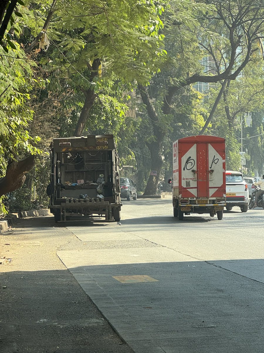 Mostwantedkevin's tweet photo. A week since this garbage truck has broken down on MGLR.  @MumbaiPolice Causing @mumbaitraffic 

Traffic police won’t highlight this wrong parking ever. 

Please get it removed.

 @mulund_info @mihirkotecha https://t.co/mU0fdQD6sQ