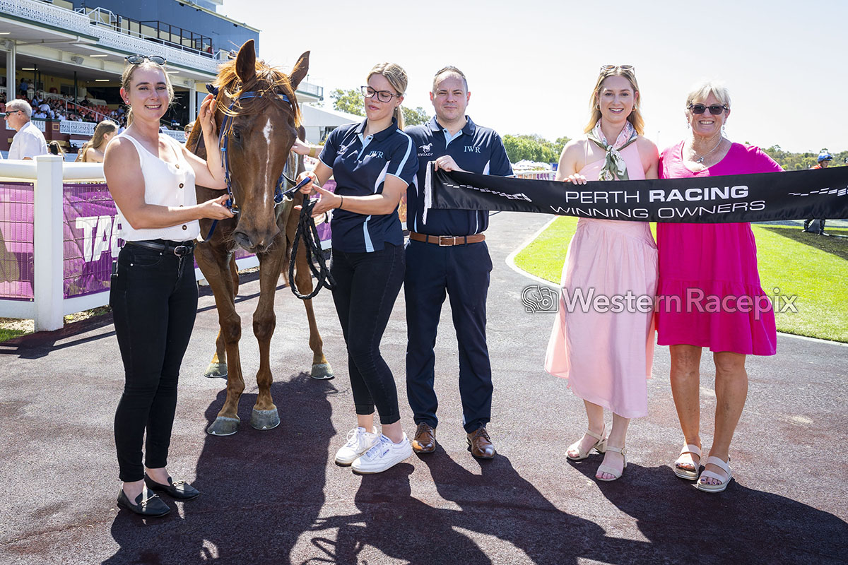 Western Racepix tweet media