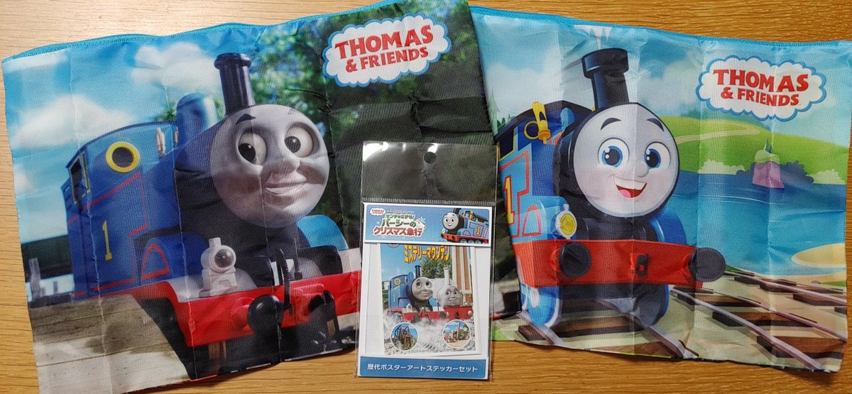 映画観てきました(*ﾟ∀ﾟ*)
お客さんも観てきた中で一番多く、賑やか…🍹🍿食ってんの私らだけ(*´ω｀)ｸﾜﾝﾉｶ…
今回はパーシーが主役、トーマスアシストでいいね(*´∀`)
パーシーの尻ふりふり可愛いかった😆

帰りに模型柄のポーチが当たって大満足(*ﾉ´∀`*)ﾉ