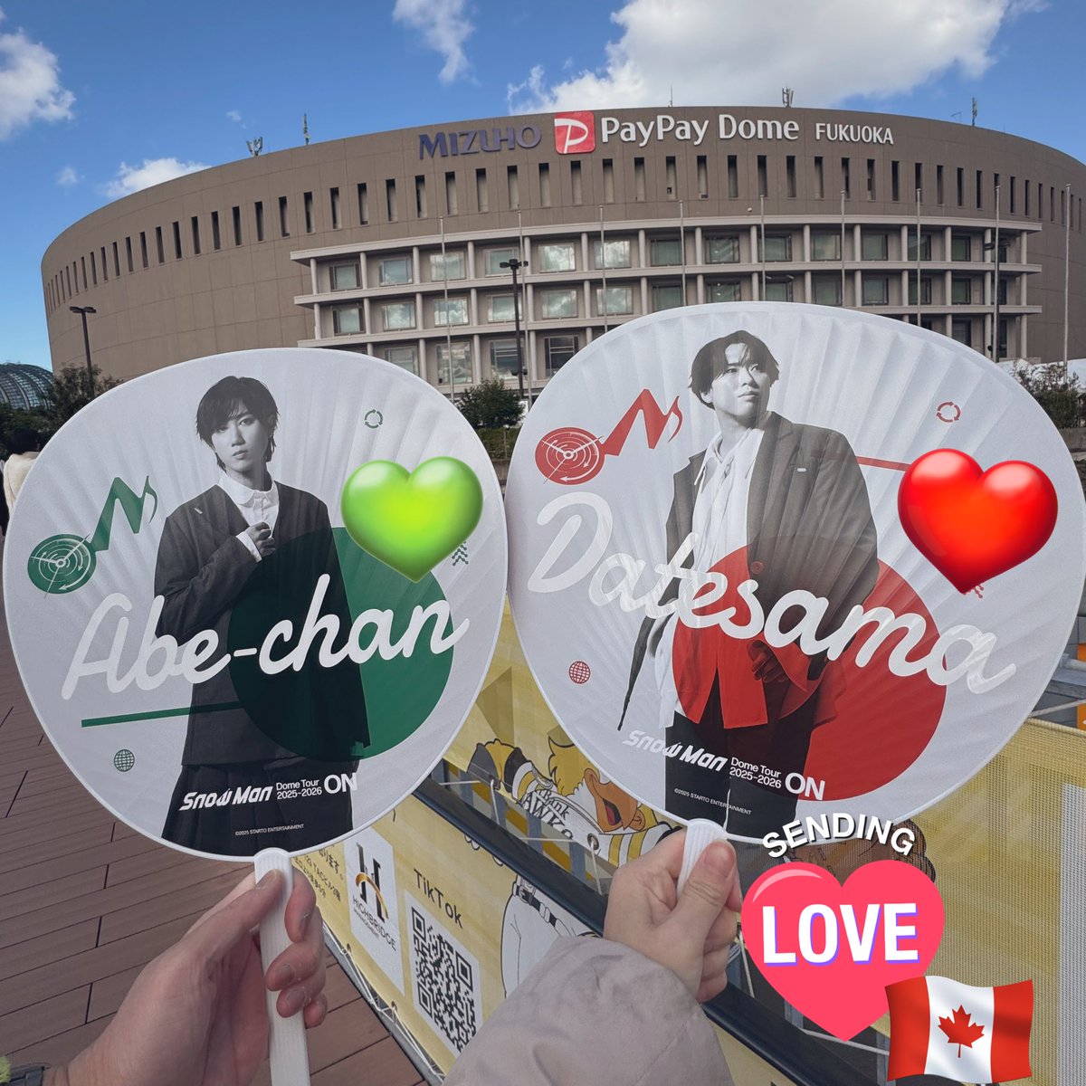 akari325810's tweet photo. I went from here （LABO DVD Viewing in 🇨🇦1st photo）

To here 🥺❤️（SnowMan Fukuoka On Concert 12.2025♪ Photo 2~4✈️🇯🇵）

As a international fan it is even more hard to see SnowMan / almost impossible but my friend was willing to help me make that dream happen 😭💚

@WinterPocky https://t.co/bOmjHW1ZBB