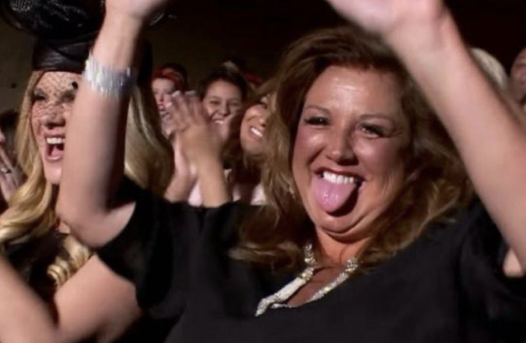 Milan burgos ᡣ𐭩 •｡ꪆৎ ˚⋅ tweet media