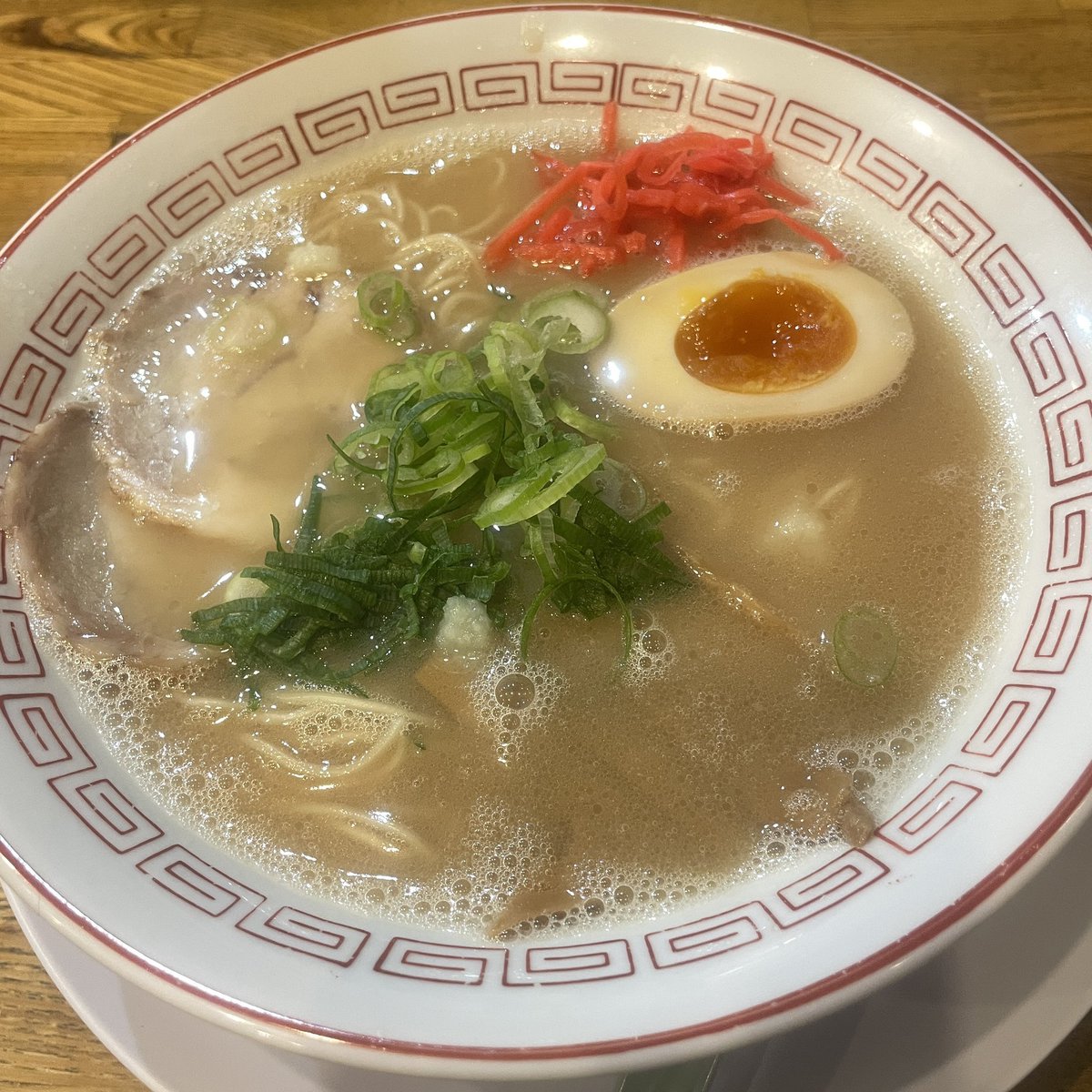 群馬豚骨らーめん だるま大使 －無限－＠たまプラーザなう。だるまらーめん、を麺の硬さ普通で。美味しい。豚骨濃厚。博多風だるまらーめん、てのもあった。繁盛店。再訪あり。