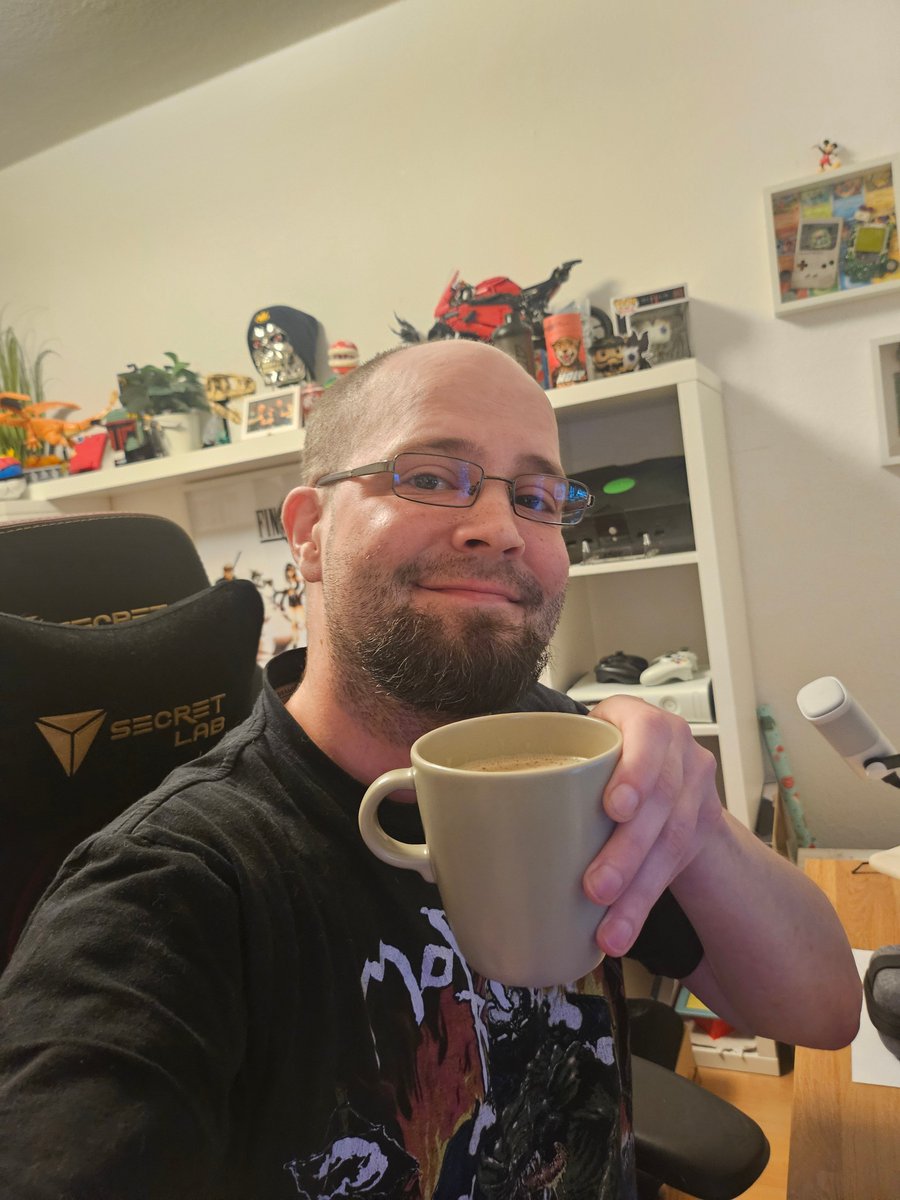 Benny_The_Nerd's tweet photo. Hey, meine #Nerds.

Heute gibt es kein #Stream, weil ich heute ein #Dart #Pokalspiel habe.
#Kaffee ist am Start &amp; mein #Dartset ist auch Ready.

LG euer Benny https://t.co/e06re4czRB