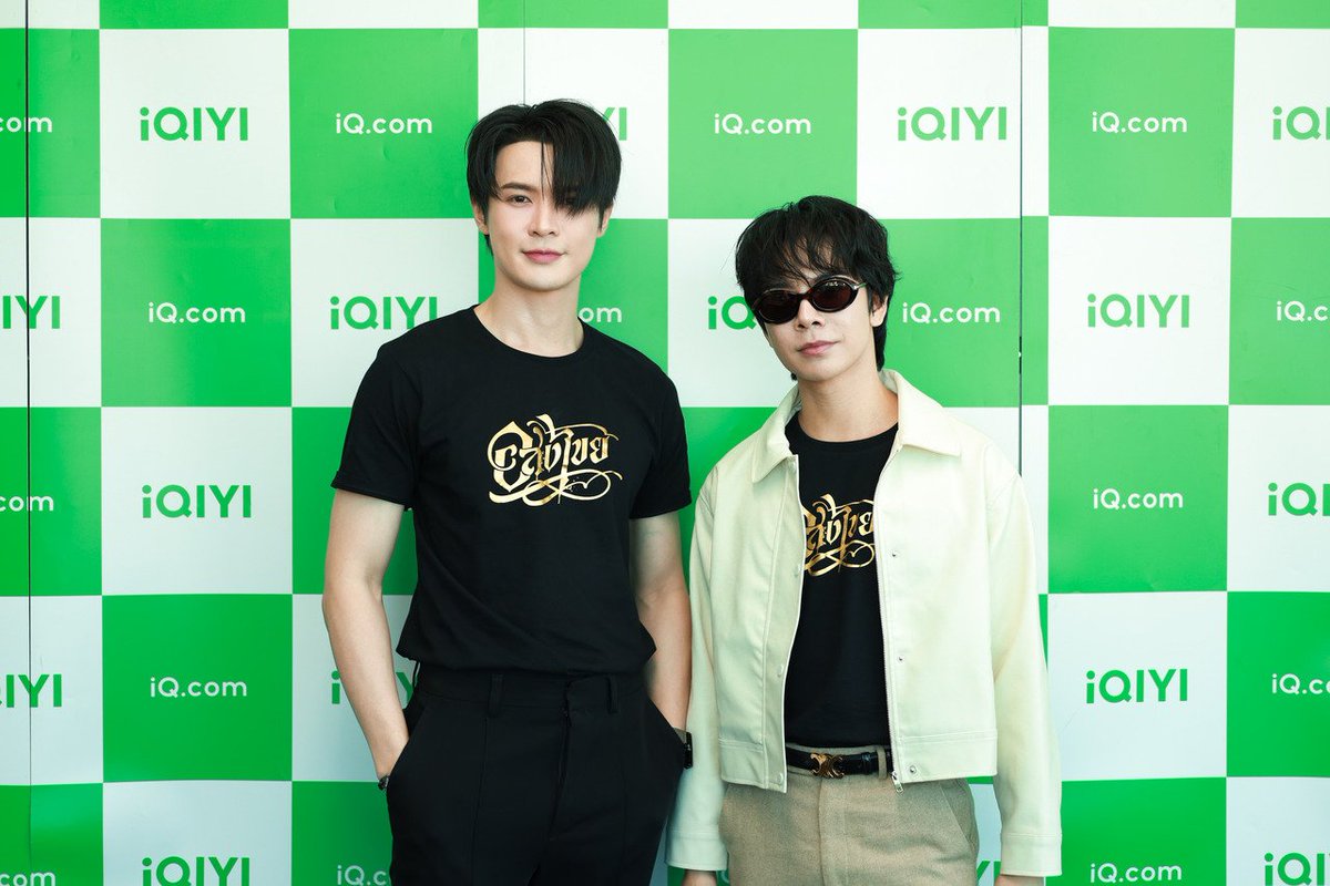MPlay_2021's tweet photo. บิลลี่-เบ้บ ถ่ายทอดความภูมิใจ สานต่อวัฒนธรรมไทยสู่สายตาทั่วโลก
ผ่านซีรีส์พีเรียดวายสุดเข้มข้น “อสงไขย Interminable”พร้อมชวนแฟนๆ สมัคร iQIYI VIP รับชมแบบ UNCUT 
📌https://t.co/HMwlP1fwhn

ซีรีส์วายพีเรียดที่มาแรงที่สุดแห่งปี “อสงไขย Interminable” กำลังสร้างกระแสอย่างท่วมท้นทั้งในไทยและต่างประเทศ ไม่ว่าจะเป็นงานโปรดักชันที่ละเอียดงดงาม การนำเสนอวัฒนธรรมไทยอย่างประณีต ไปจนถึงเคมีที่ตราตรึงระหว่างสองนักแสดงนำ “บิลลี่ ภัทรชนน อ่อนสอาด” และ “เบ้บ ธนทัต พรรณวิริยะกุล” ซึ่งต่างถ่ายทอดบทบาทคุณใหญ่–แก้วตา ได้ลึกซึ้งกินใจจนแฟน ๆ พูดถึงอย่างต่อเนื่องในโลกออนไลน์

บิลลี่และเบ้บเผยว่า หนึ่งในเหตุผลสำคัญที่ทำให้ทั้งคู่ตัดสินใจรับบทนี้ คือความตั้งใจที่จะร่วมกันผลักดันวัฒนธรรมไทยให้เป็นที่รู้จักมากยิ่งขึ้น ทั้งความงดงามของนาฏศิลป์ การแต่งกาย และบรรยากาศบ้านเรือนที่สะท้อนวิถีไทยในอดีต รวมถึงเนื้อหาที่ผสานวัฒนธรรมอย่างลึกซึ้ง โดยเฉพาะฉากรำฉุยฉาย ที่ต้องผ่านการฝึกฝนอย่างหนักเพื่อถ่ายทอดออกมาอย่างงดงามและสมบูรณ์ที่สุด

บิลลี่กล่าวว่า

“ภูมิใจมากครับที่ได้เป็นส่วนหนึ่งของซีรีส์ที่นำวัฒนธรรมไทยไปสู่สายตาคนดูทั่วโลก ทุกฉากที่เราเล่นล้วนมีรายละเอียดทางประวัติศาสตร์และศิลปวัฒนธรรมอยู่เบื้องหลัง เราหวังว่าคนดูจะรู้สึกหลงรักความเป็นไทยเหมือนที่เรารู้สึกตอนถ่ายทำครับ”

เบ้บเสริมว่า

“อสงไขยเป็นมากกว่าซีรีส์วาย แต่มันคือพื้นที่ที่เราได้เล่าเรื่องราวและตัวตนของศิลปวัฒนธรรมไทยให้แฟนๆ ต่างชาติได้เห็น ผมอยากให้ทุกคนได้สัมผัสแบบเต็มอรรถรสบน iQIYI เพราะเวอร์ชัน UNCUT จะเห็นดีเทลที่ประณีตและอารมณ์ที่ลึกขึ้นมากครับ”

ด้วยกระแสแรงต่อเนื่อง ซีรีส์ติดเทรนด์บนโซเชียลหลายสัปดาห์ซ้อน ทั้งจากงานกำกับของ ใหม่ ภวัต พนังคศิริ และการเล่าเรื่องที่ดึงผู้ชมให้จมดิ่งไปในโลกพีเรียดอันงดงาม ล่าสุด ทีมผู้สร้างยังฝากเชิญชวนแฟน ๆ สมัคร iQIYI VIP Premium เพื่อรับชมเวอร์ชัน UNCUT เวลา 22:30 น. ทุกคืนวันศุกร์ ก่อนใคร พร้อมคุณภาพภาพ–เสียงแบบพรีเมียมที่ถ่ายทอดรายละเอียดงานสร้างได้ครบถ้วนที่สุด ติดตามรับชมซีรีส์บนแอป iQIYI (อ้ายฉีอี้) และเว็บ https://t.co/7ba0sM9Azp ที่เดียวเท่านั้น

ยกระดับความสุขให้พิเศษกว่าเดิม! เต็มอิ่มครบทุกฟังก์ชันแบบอันลิมิต เพียงอัปเกรดเป็น iQIYI VIP พรีเมียมวันนี้ รับสิทธิ์ชม Express และ Special Episode ฟรีก่อนใคร พร้อมรับชมภาพคมชัดสูงสุดระดับ 4K พร้อมด้วยระบบเสียงแบบ Dolby Atmos สมัคร iQIYI VIP พรีเมียมครั้งแรก เพียง 79 บาท (จากปกติ ราคา 199 บาท/เดือน) อัปเกรดเป็น iQIYI VIP พรีเมียม รายเดือน หรือ รายปี เริ่มต้นเพียง เดือนละ 199 บาท เท่านั้น!

ดาวน์โหลดแอปพลิเคชัน ผ่านอุปกรณ์เชื่อมต่ออินเทอร์เน็ตทั้งสมาร์ตโฟน และแท็บเล็ตได้ใน App Store และ Google Play – กดดาวน์โหลดฟรี https://t.co/M6cFscCb3f และติดตามความเคลื่อนไหวสาระบันเทิงยอดนิยมแห่งเอเชียได้ทาง 

FB : https://t.co/Vi0lscKbis  

IG : https://t.co/AIh9Czw9J8 

X : https://t.co/yuHW1fWIXb 

Youtube : https://t.co/CzX8GulG8x 

Tiktok : https://t.co/zSRygdX4ra   

#อสงไขย #interminableTH 
#bbil1ypn #babiibabe 
#BillyBabe #บิลลี่เบ้บ