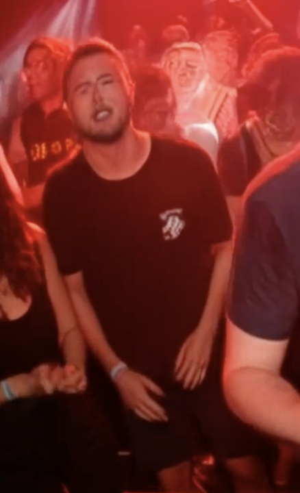 Isso parece mesmo com a famosa Ellum do set Boiler Room do Maceo Plex (provavelmente sou o único que sabe disso, rsrsrs)