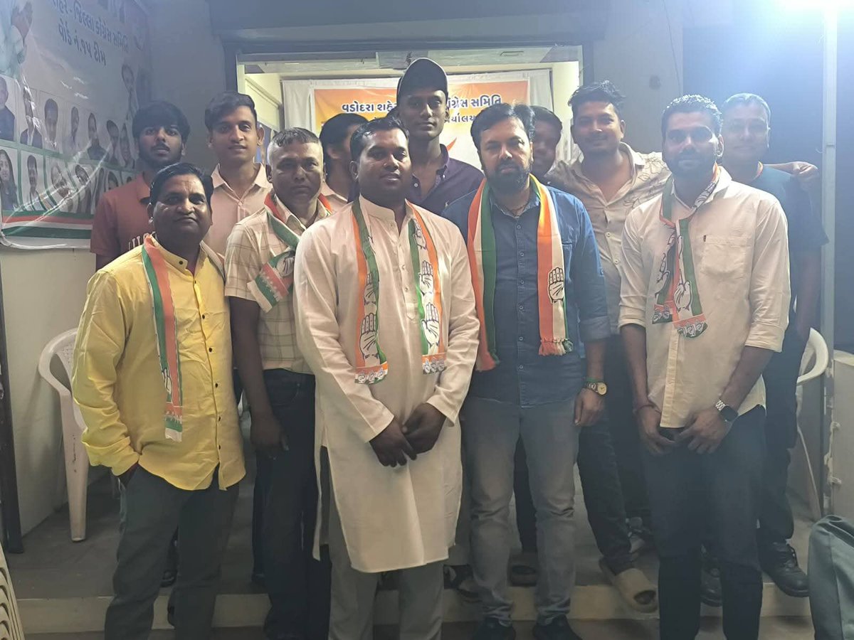 Incvadodaracity's tweet photo. આ કાર્યાલય લોકસેવા, જનસમસ્યાઓના નિરાકરણ અને લોકશાહી મૂલ્યોને મજબૂત બનાવવા ��ાટે સતત કાર્યરત રહેશે.
જનતા સાથે જોડાઈને વિકાસ અને ન્યાય માટે કોંગ્રેસ સદાય પ્રતિબદ્ધ છે. ✋

#Congress #Vadodara #Ward15 #VaghodiaRoad #CongressOffice #JanSeva https://t.co/wlDl0hvYxH