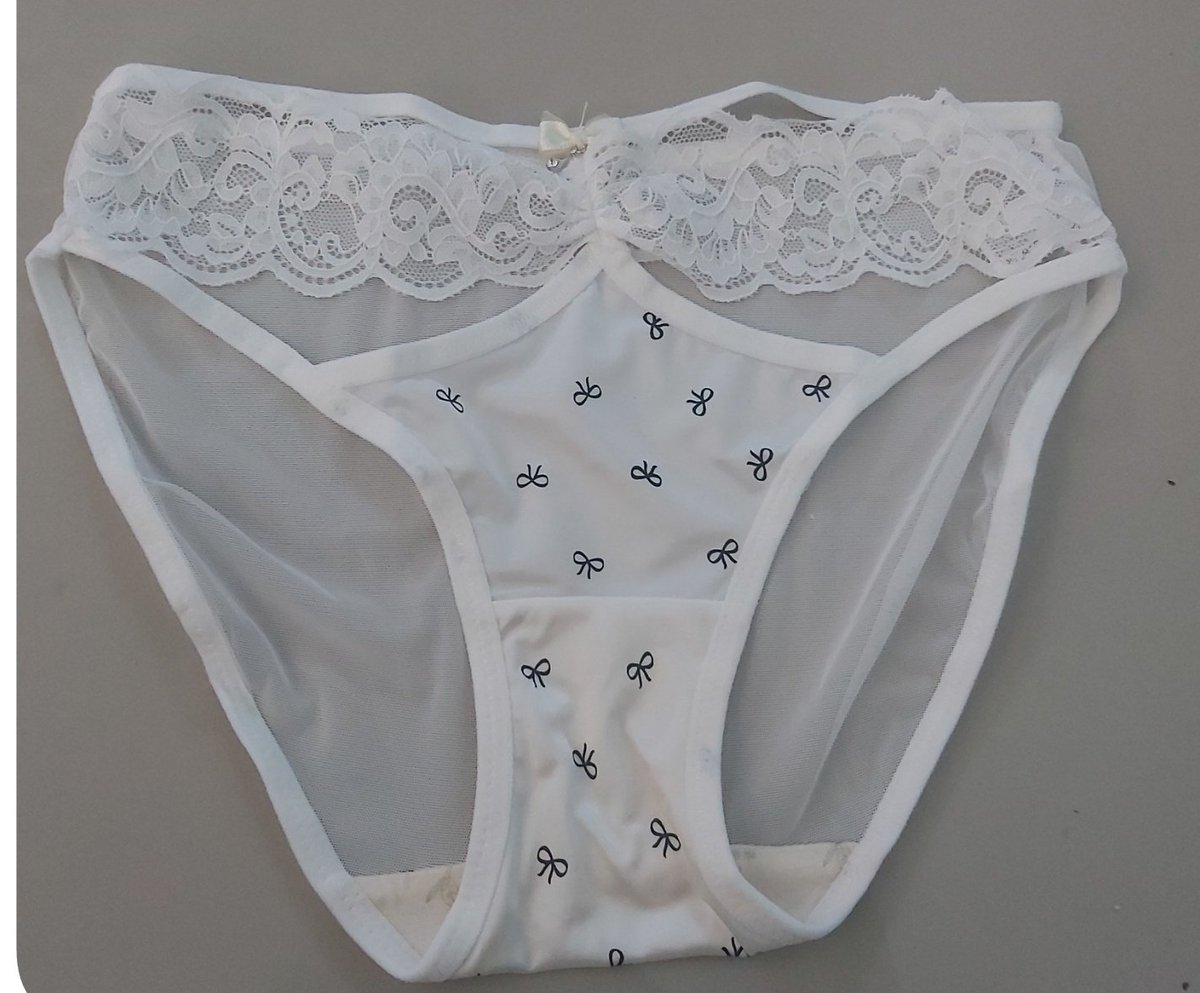 250บาท ส่งฟรีค่ะ 🥰 กลิ่นหอมๆ น้ำฉ่ำๆ 
ลูกค้าจองคิวก่อนนะ💗