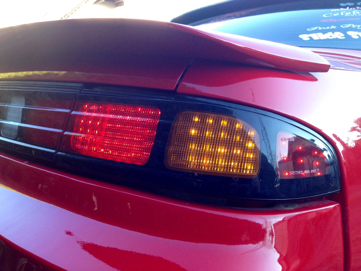 本物のusテールだ！
usのサイドが光るのに憧れて、昔は自分で穴開けて光らせたりしてたな〜。