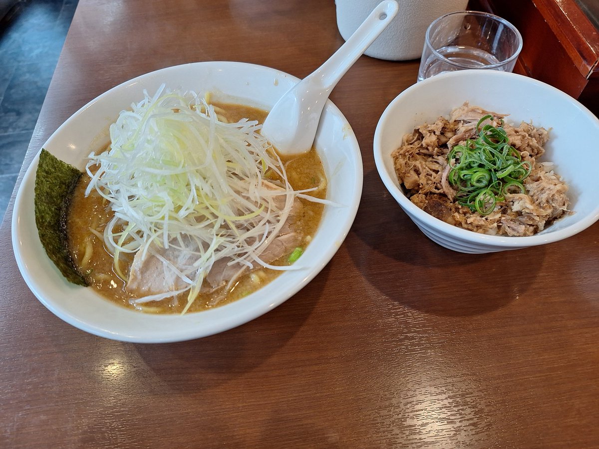 ラーメンとチャーシュー丼セット 専用 寒くて、昼飯にみそラーメンとチャーシュー丼セットを。