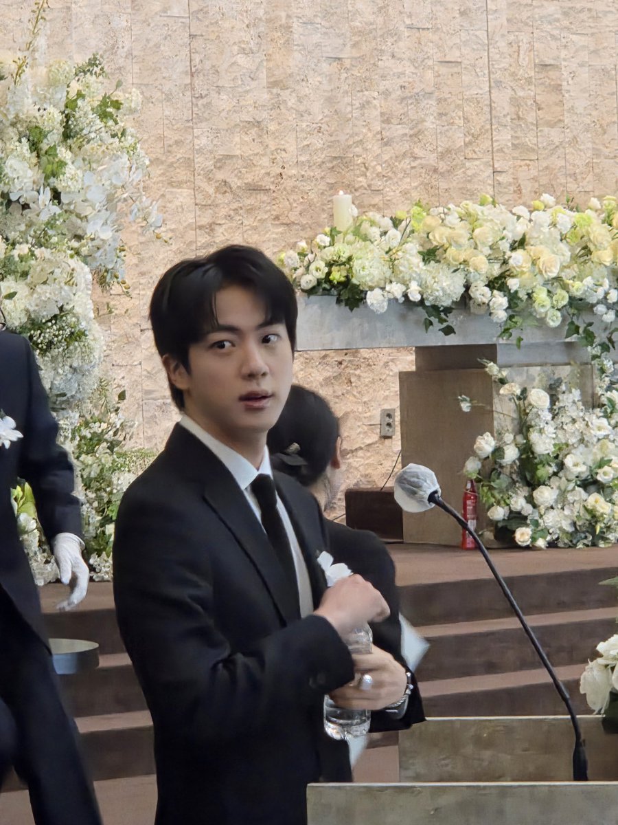 jin様 SEOKJIN's new job unlocked: wedding MC ✓✨