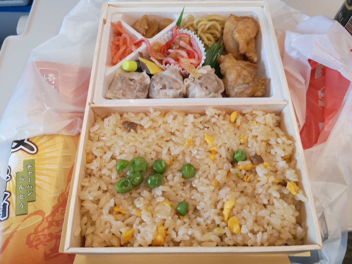 whity69's tweet photo. 昼飯の炒飯弁当 https://t.co/mfdmyOKh2w