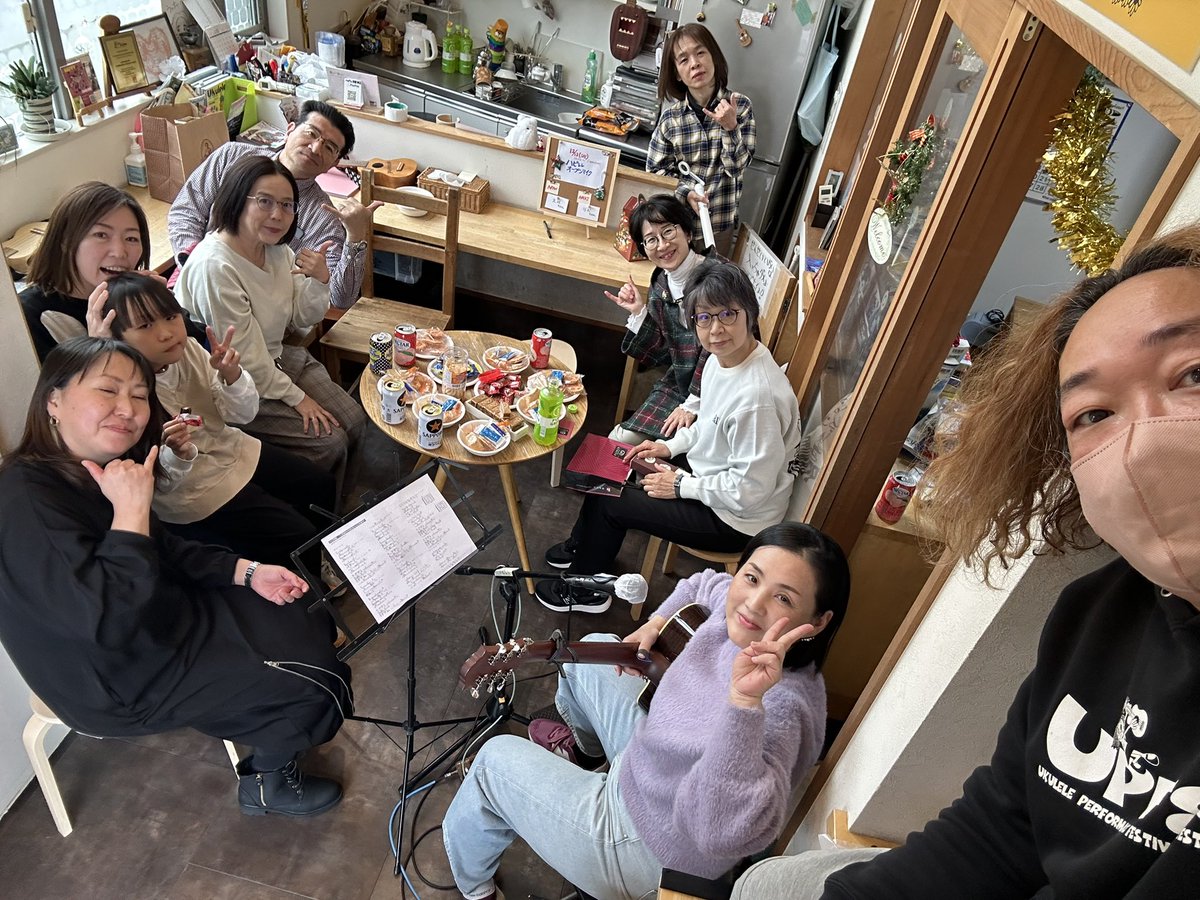 jazzoomcafe's tweet photo. 今日はハピレレ音楽教室横浜本校で初開催のウクレレオープンマイクです！
#ハピレレ音楽教室
#いつも心に音楽を
#jazzoomcafe https://t.co/wX3PO4lNcb