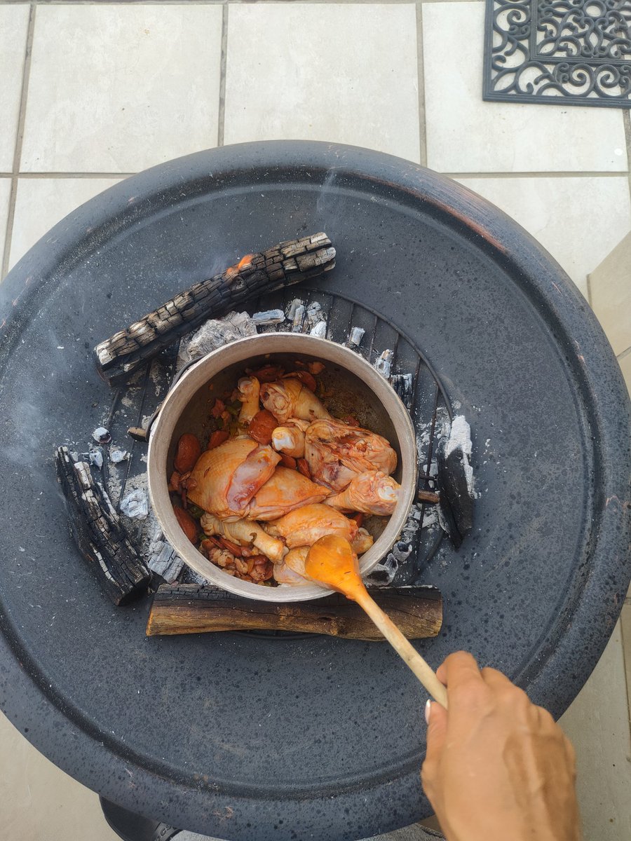 Pananatv's tweet photo. Chicken, chorizo &amp; olive potjie..... https://t.co/Moba2lDML9