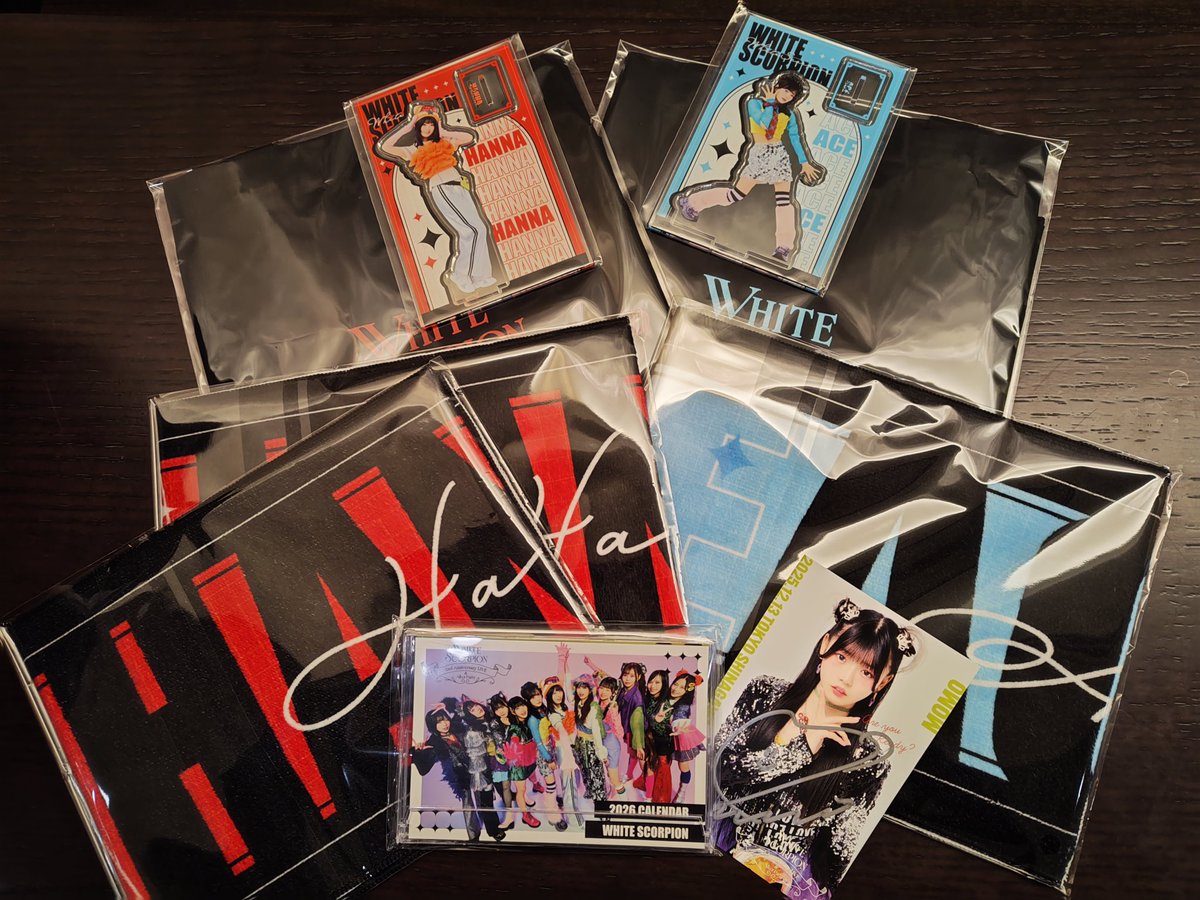 欲しいものは全部買えました サイン入りポストカードはMOMOさんでした