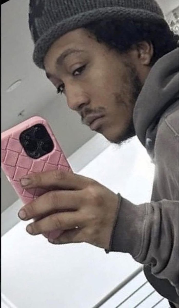 layxsnv's tweet image. This how I feel when my hair not done