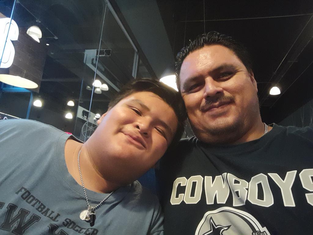 MEZGO2010's tweet photo. @rocioenamor Yo iría con mi hijo porque a su corta edad le encanta Marco Antonio Solis y trae en su mente siempre la de me volvi acordar de ti me llamo Yarin Santiago https://t.co/rwZsuMQ3dI
