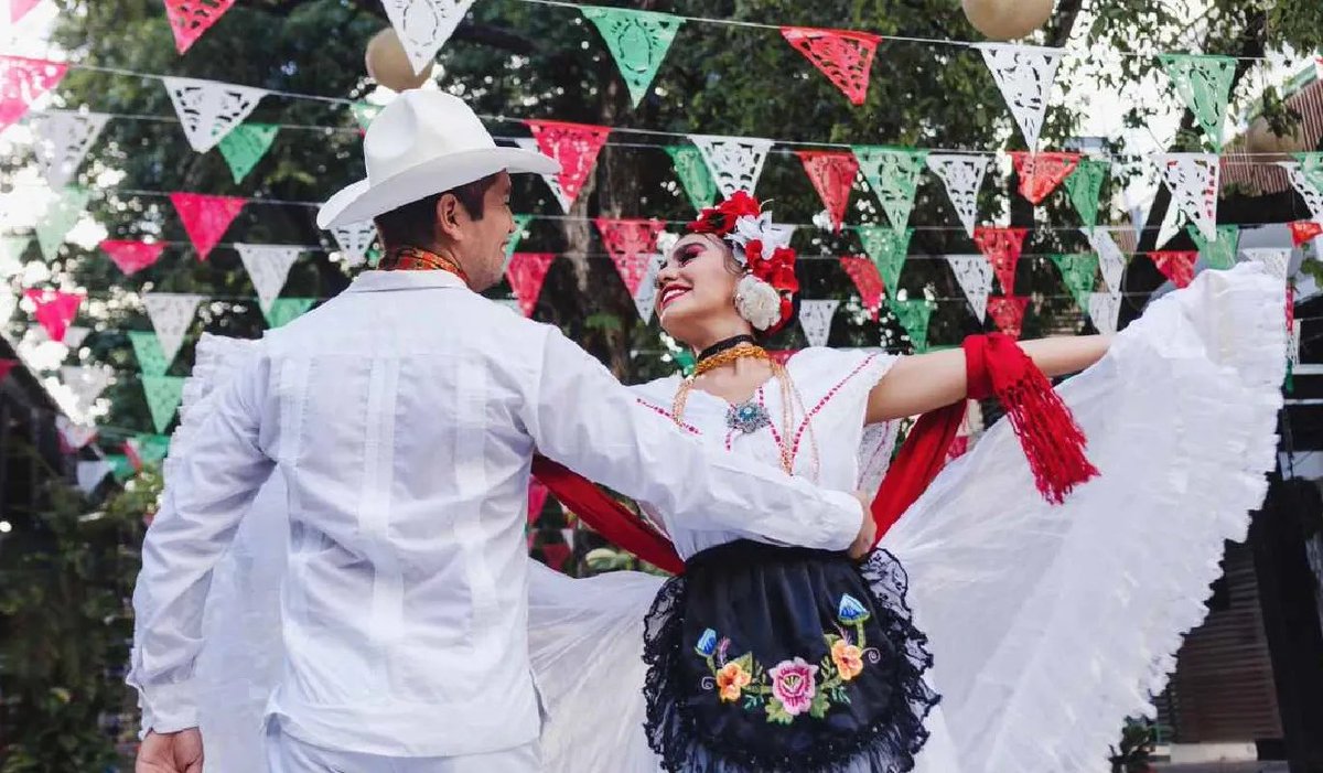 Listo para vibrar con nuestras raíces? 🙌 El Ballet Folklórico Yaxché  interpreta Xochipitzáhuatl, la danza nahua que celebra el amor y la unión.  🔥 Una joya de la cultura mexicana. Mira esta, image size:1200x701