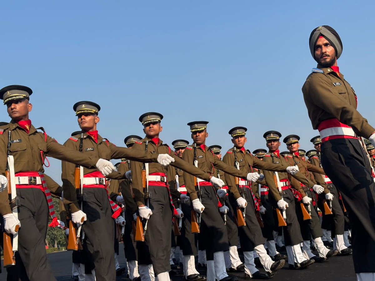 DDnews_dehradun's tweet photo. देहरादून स्थित भारतीय सैन्य अकादमी (Indian Military Academy) की पासिंग आउट परेड में जेंटलमैन कैडेट्स कदम से कदम मिलाते हुए अनुशासित, भव्य और गौरवपूर्ण परेड करते हुए

#IMAPassingOutParade https://t.co/mOLNjqTBpN
