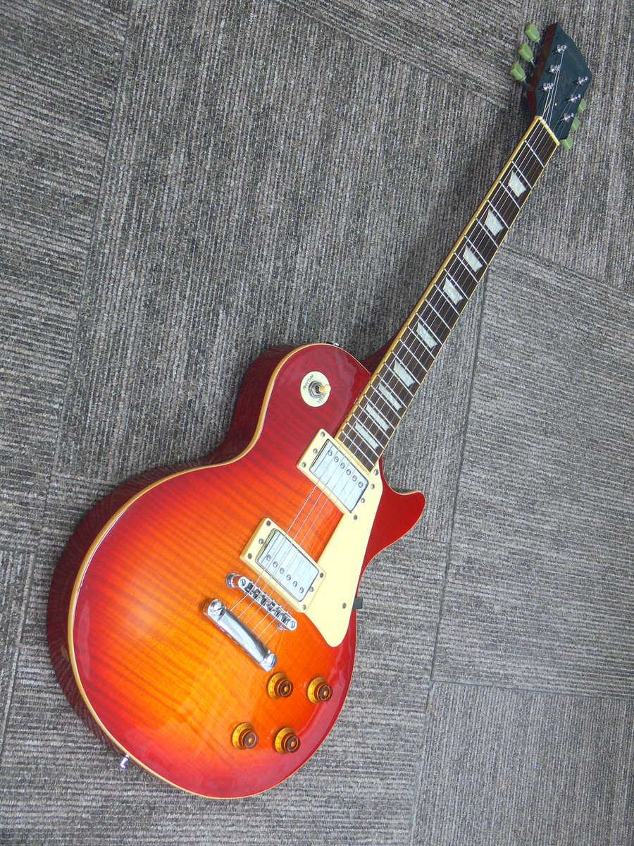 ロックギタリストの憧れであるレスポールタイプを再現した、コスト