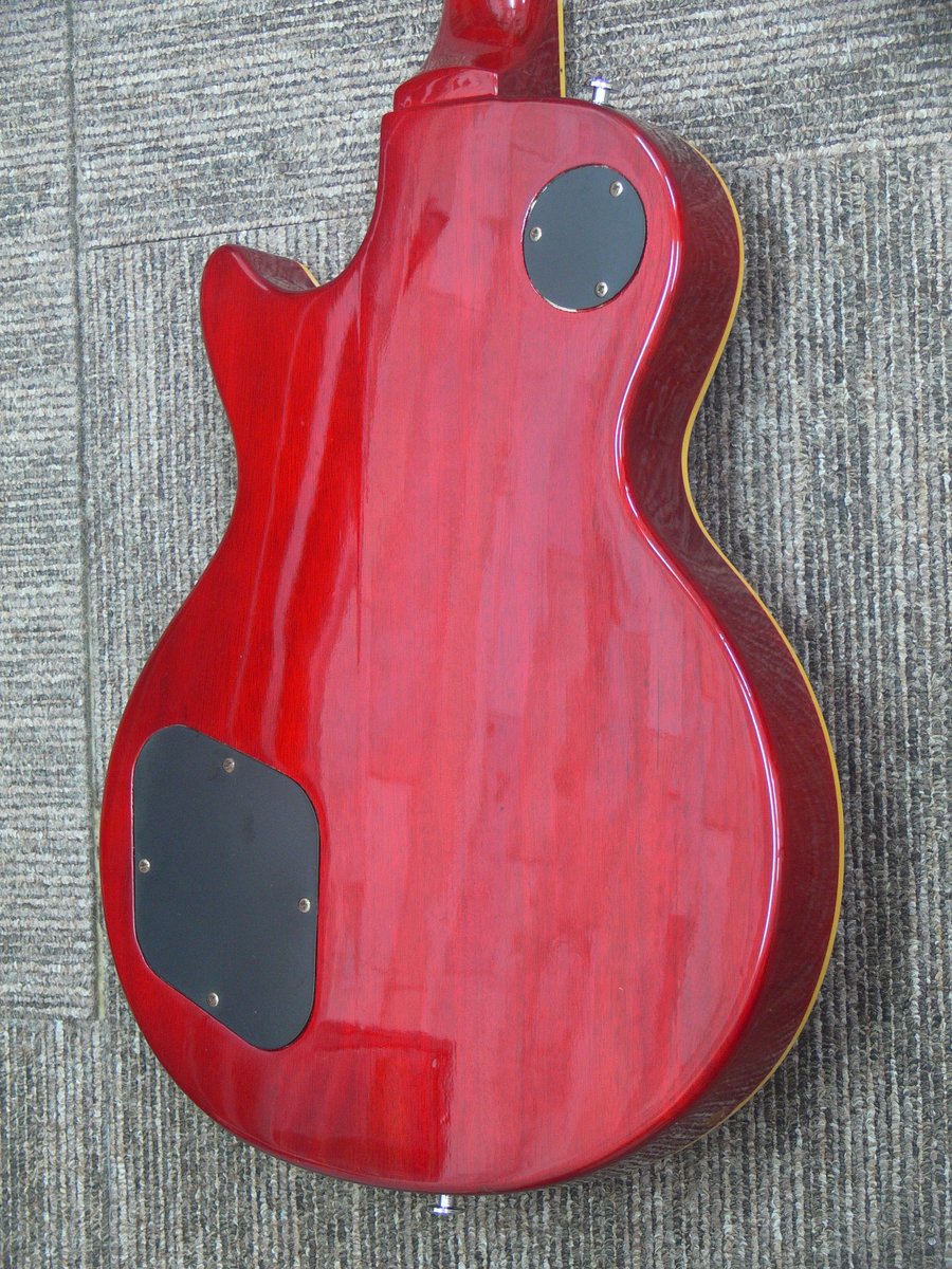 ロックギタリストの憧れであるレスポールタイプを再現した、コスト