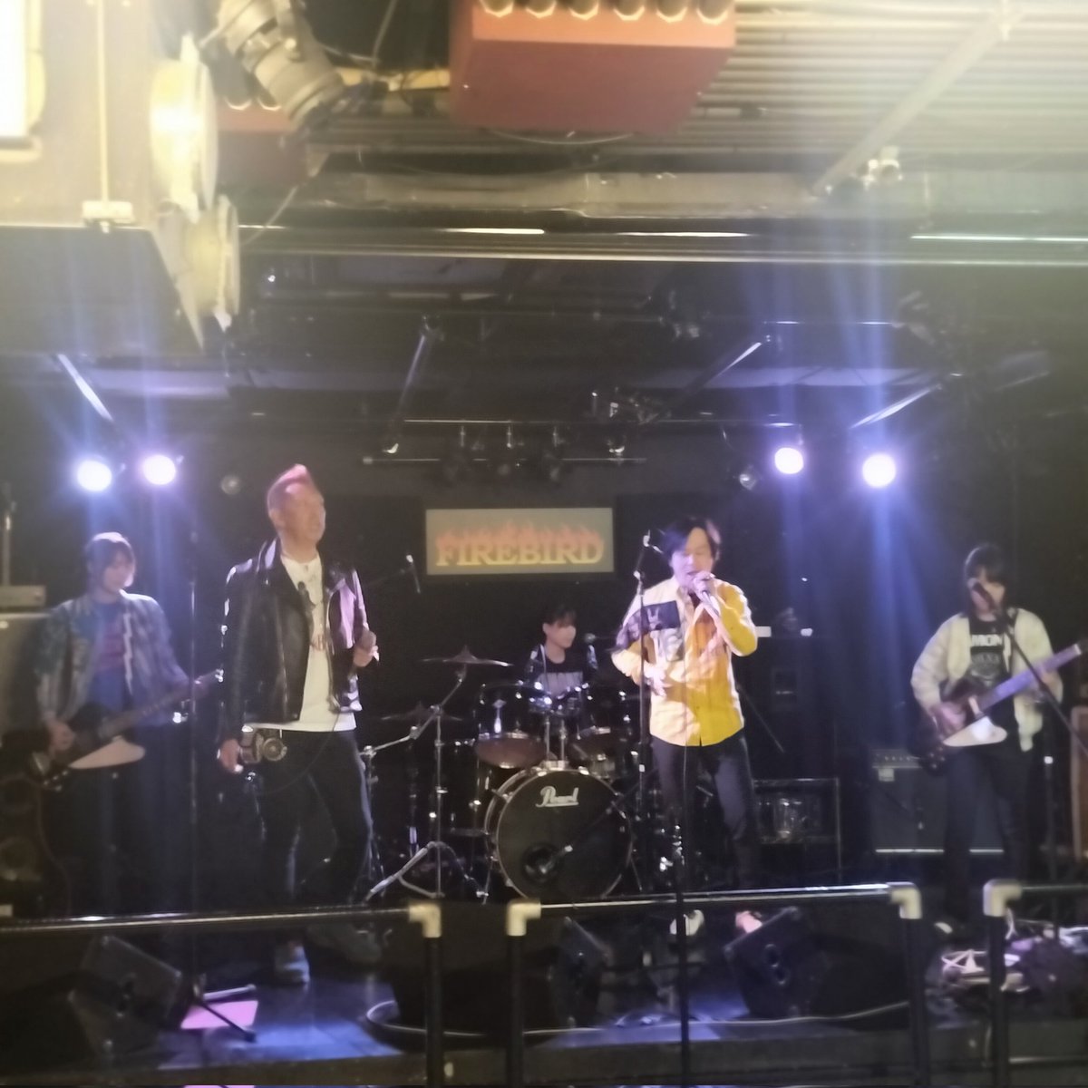 z_piratesrocks3's tweet photo. 各バンドリハーサル中
#2025年12月13日土曜日
#新松戸FIREBIRD 
#KingofKings
#パンクドランカーギグ
#CoverNightSpecial
#MerryStars
#DFR
#S党
#RocknCrazyStars
#Z党
#お気楽とんぼ　
#DJz
#PUNKROCK
#ROCKnROLL https://t.co/23UQMQbyRF