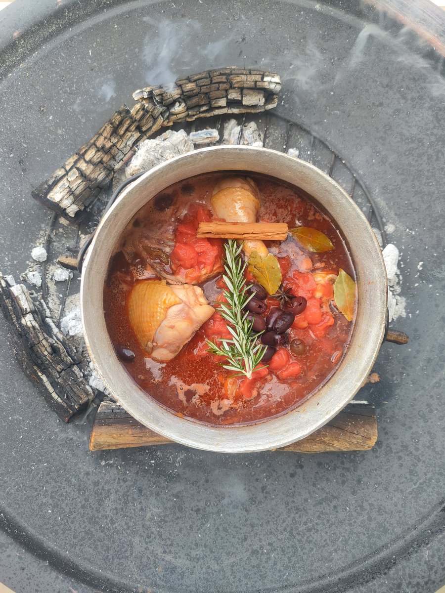 Pananatv's tweet photo. Let's eat fam! Chicken, Spanish Chorizo and olive potjie served. What are you having it with? https://t.co/oQj5yDSZCk
