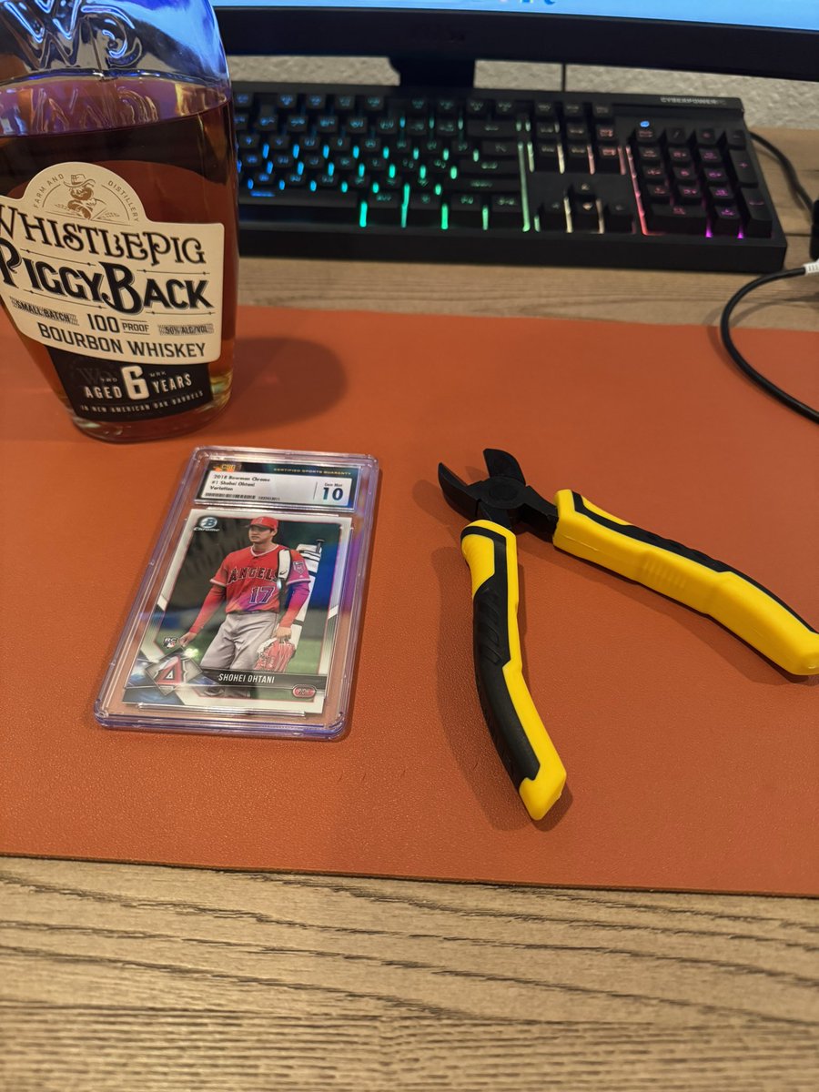 brycemeyer14's tweet image. Any offers before I make questionable decisions this evening?
2018 Bowman Chrome Shohei Ohtani carrying bag SP, CSG 10