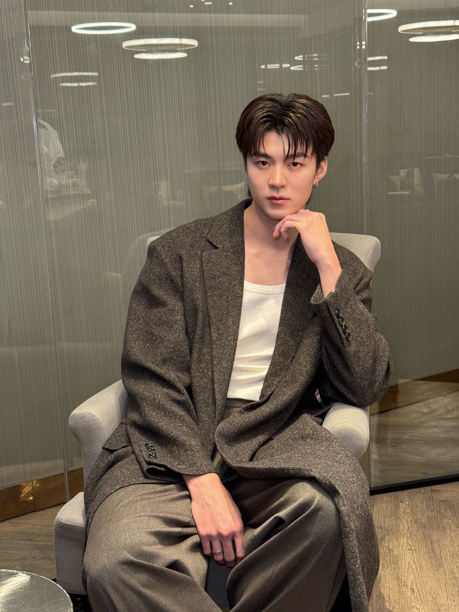 MchoiceTH's tweet image. เช้า ๆ เราชาร์จ! ‘มีน‘ พร้อมมากกกกที่จะไปเจอกับทุกคนใน ‘[NICHAKOON A MEENINGFUL MOMENT]
1ST PHOTOBOOK FANSIGN EVENT’ ✨

ขอเช็คชื่อชาวรอบเช้าหน่อยค้าบบบ 

#MEEN1stFANSIGN
#Meennicha8
#MchoiceArtist