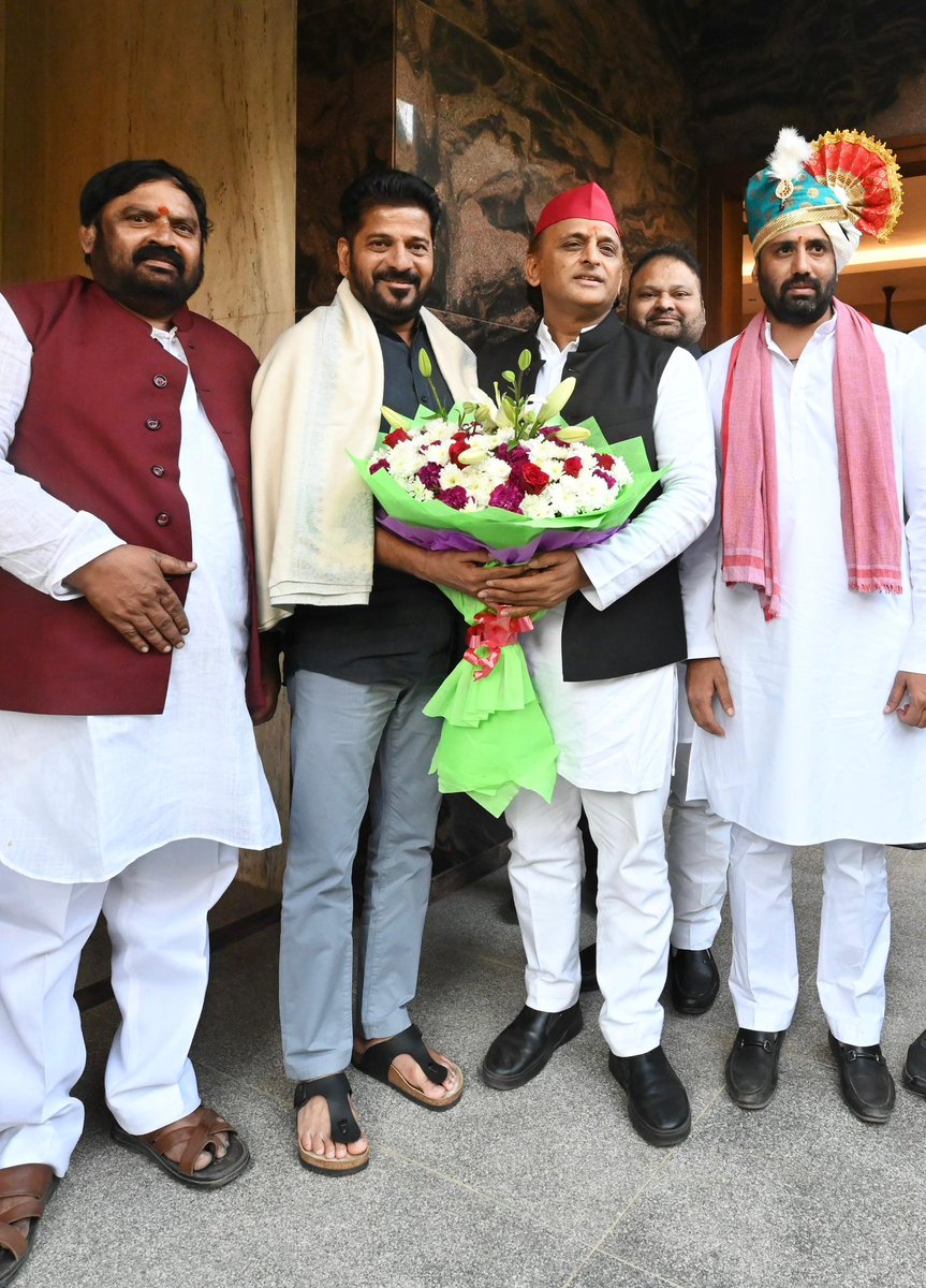yadavakhilesh's tweet photo. हैदराबाद में मिले असीम प्रेम और स्वागत के लिए सबको धन्यवाद!

विज़न इंडिया : एआई समिट 
13 दिसंबर, हैदराबाद https://t.co/tcPQ4O4H87