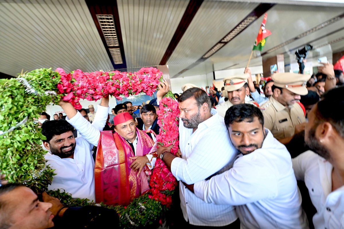 yadavakhilesh's tweet photo. हैदराबाद में मिले असीम प्रेम और स्वागत के लिए सबको धन्यवाद!

विज़न इंडिया : एआई समिट 
13 दिसंबर, हैदराबाद https://t.co/tcPQ4O4H87