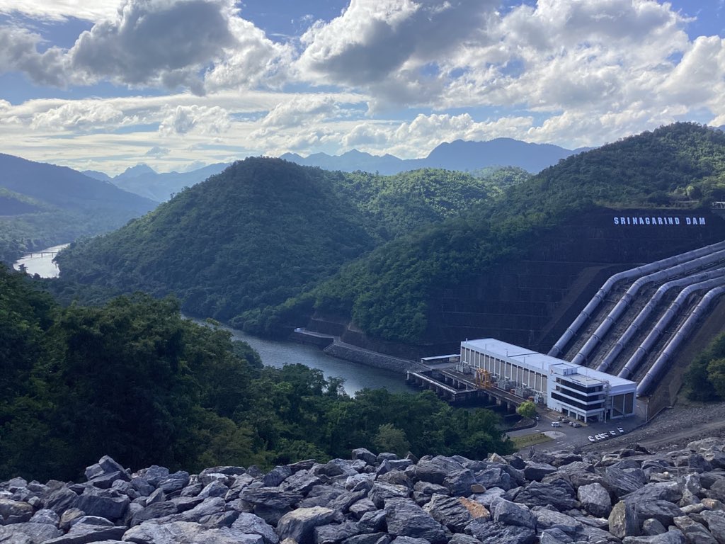 ภูเขาและสันเขื่อน