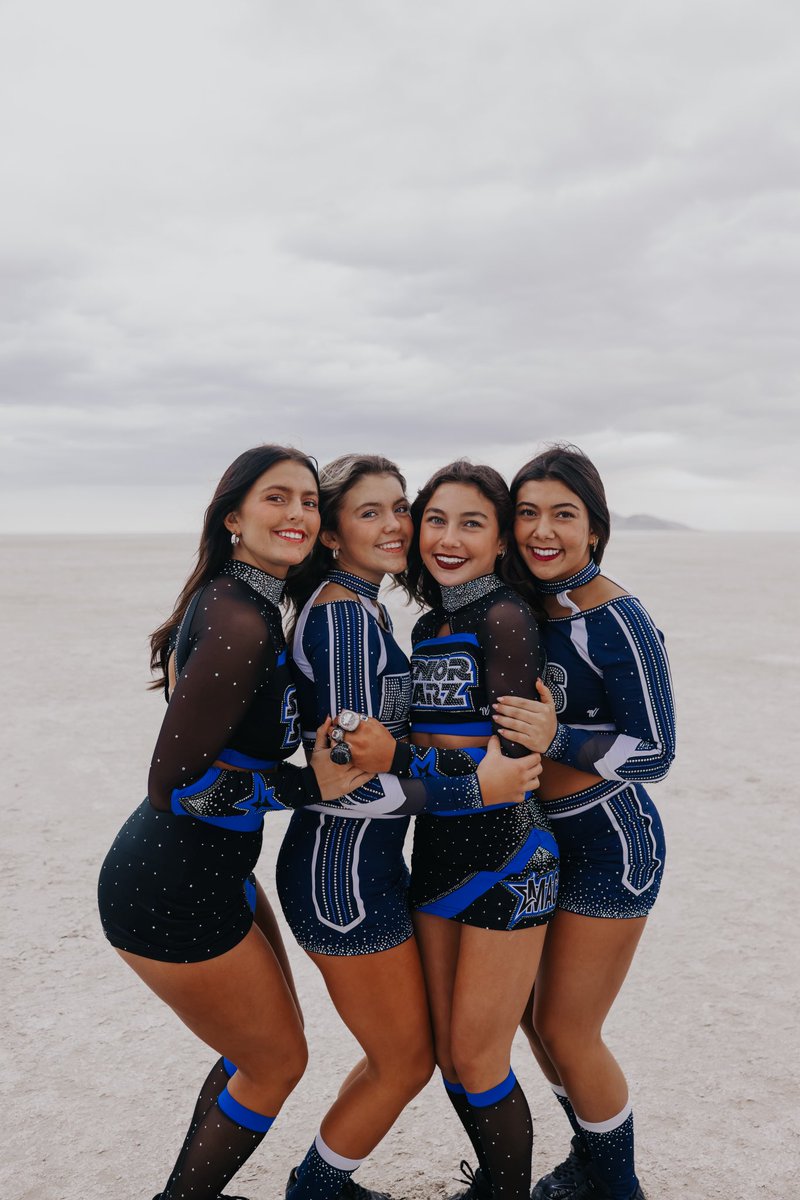 Bunneyschmidt's tweet image. The Schmidtre’s 💙love them all long time! Tomorrow, you can find them together on Wicked! 🪽