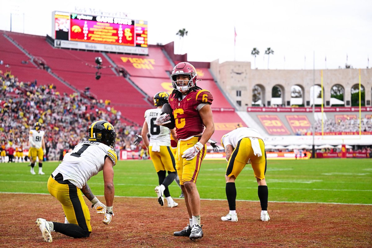 USC_Athletics's tweet image. Demoralized one of the nation’s best defenses and inspired a Coliseum comeback in the rain 🍋