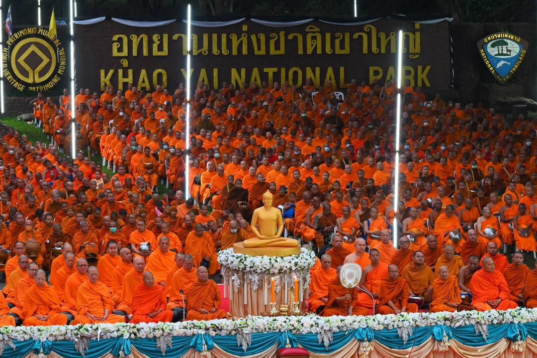 Psanitwong's tweet photo. เขาใหญ่ตักบาตรพระ 1,000 รูป ต้อนรับปีใหม่ช่วยผู้ประสบภัยทั่วไทย

วันนี้ (13 ธันวาคม 68) เวลา 06.00น. พระราชวัชรคุณบัณฑิต รองเจ้าคณะจังหวัดนครราชสีมา เจ้าอาวาสวัดด่านใน ประธานสงฆ์พิธีตักบาตรพระ 1,000 รูป ถวายเป็นพุทธบูชา ถวายเป็นพระราชกุศลแด่ สมเด็จพระนางเจ้าสิริกิติ์ พระบรมราชินีนาถ พระบรมราชชนนีพันปีหลวง เพื่อนำของที่ได้ไปช่วยเหลือผู้ประสบภัยในภูมิภาคต่างๆทั่วประเทศ ณ ถนนหน้าด่านอุทยานแห่งชาติเขาใหญ่ จ.นครราชสีมา โดยได้รับเกียรติจาก นายนายคณัสชนม์ ศรีเจริญ รองผู้ว่าราชการจังหวัดนครราชสีมา ผู้แทนผู้ว่าราชการจังหวัดนครราชสีมา เป็นประธานฝ่ายฆราวาส พร้อมด้วย ดร.พรพนา ศรีการุณ ผู้อำนวยการสำนักงานพระพุทธศาสนาจังหวัดนครราชสีมา นายชัยยา ห้วยหงษ์ทอง หัวหน้าอุทยานแห่งชาติเขาใหญ่ และ พ.ต.ณัฐพงศ์ ทองดี ปลัดอาวุโสอำเภอปากช่อง 

ปากช่องนิวส์ https://t.co/WL04XR3qlW
https://t.co/manLjp6BHJ
https://t.co/goEhnsmkd8
https://t.co/MjliYiWEwB
เขาใหญ่ตักบาตรพระ 1,000 รูป ต้อนรับปีใหม่ช่วยผู้ประสบภัยทั่วไทย https://t.co/5gYajoDlZI
Facebook ส่งข่าวเด็ดไทยแลนด์
https://t.co/icefETZYJF
คนอ่านข่าว

https://t.co/QIANz7vvOQ
สยามโฟกัสไทม์
เขาใหญ่รวมพลังตักบาตรพระ 1,000 รูป รับปีใหม่ ส่งต่อเสบียงช่วยผู้ประสบภัยทั่วประเทศ
https://t.co/NNjcuudAsU
นสพ.๔ เหล่าทัพ
เขาใหญ่รวมพลังตักบาตรพระ 1,000 รูป รับปีใหม่ ส่งต่อเสบียงช่วยผู้ประสบภัยทั่วประเทศ
https://t.co/pr5A7gkEJF
แฟนข่าวปทุมธานี
ครั้งแรกในประวัติศาสตร์! ตักบาตรพระ 1,000 รูป กลางธรรมชาติเขาใหญ่
https://t.co/ECaw6LtYgZ
ข่าวบัวปทุมนิวส์ออนไลน์ https://t.co/yzjEKZYcqb
สำนักข่าวคชสีห์ //ตักบาตรกลางธรรมชาติเขาใหญ่ พระ 1,000 รูป แปรพลังศรัทธาเป็นความช่วยเหลือสังคม
https://t.co/BqwRQbKQeg
เรื่องจริงผ่านเรียนออนไลน์

ตักบาตรกลางธรรมชาติเขาใหญ่ พระ 1,000 รูป แปรพลังศรัทธาเป็นความช่วยเหลือสังคม
https://t.co/xfXC4NogTD
ข่าวจริง
Soft Power ศรัทธาไทย ตักบาตรพระ 1,000 รูป กลางอุทยานเขาใหญ่
https://t.co/v446TP50Nm
Facebook แฟนข่าว
https://t.co/n9T5ZdAGLh
Soft Power ศรัทธาไทย ตักบาตรพระ 1,000 รูป กลางอุทยานเขาใหญ่ | หนังสือพิมพ์เปิดข่าวออนไลน์
https://t.co/9e6QuVisbc
https://t.co/ikbEuYWO8W
https://t.co/WUXZjXMrEz
https://t.co/0wKHVJjNpc
https://t.co/Mni305bwDU
https://t.co/D22SqCsPIX
https://t.co/CpEZPfdPns
https://t.co/rikWSdA4xL
https://t.co/XLTey6GjcO