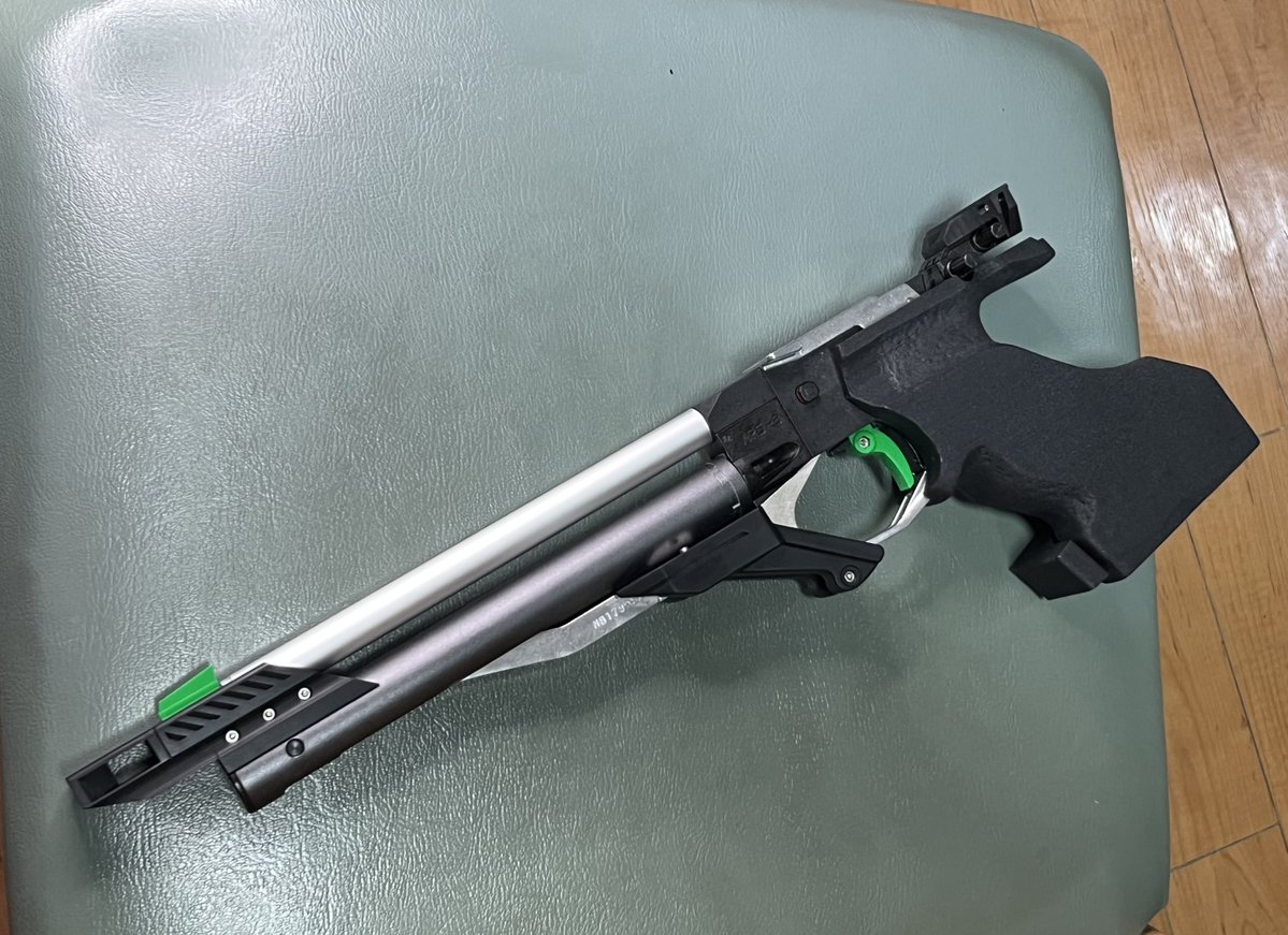 APS3用の緑色樹脂でトリガーとフロントサイト3幅セットを製作しました