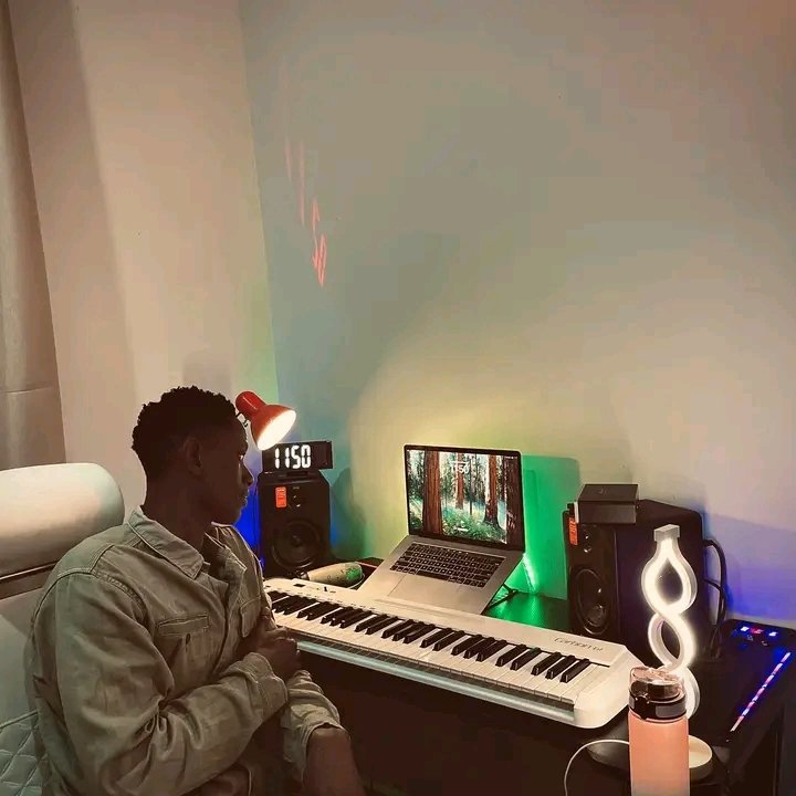 James first child👾 tweet media