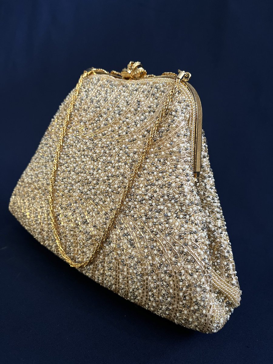 大掃除と共に蔵や箪笥の奥底から発見発掘されるのがビーズ製品。どなた