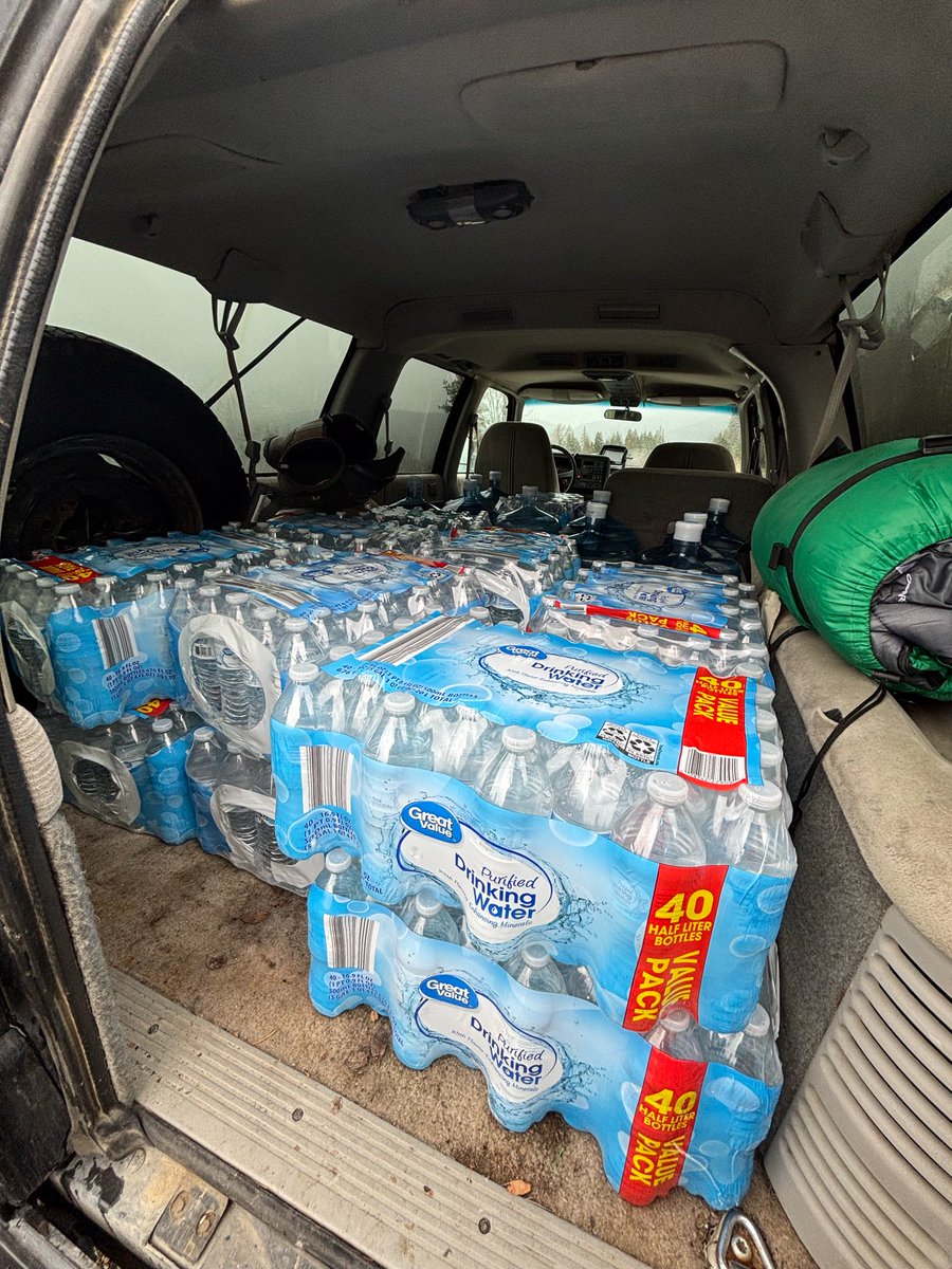 MTWindowPro's tweet photo. Loaded up the Black Pearl with as much freshwater as we could get to drop off at the aid station in Libby, MT with @RealJNeumann 
Libby and Troy Montana experienced historic flooding resulting in a state of emergency. 
Keep these historic Montana towns in your prayers 🙏 https://t.co/E8QqUwwrQK