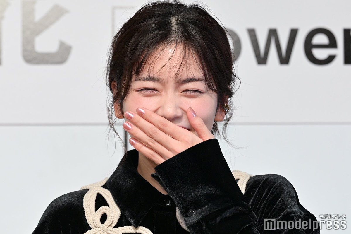 modelpress's tweet photo. 【写真追加📸】
「小芝風花カレンダー2026 Flower」発表会

⬜大晦日に毎年作る豪華料理とは✨
「2個を作るのが恒例で約束している」
⬜2026年に実現したいこと明かす💭

🔻フォトギャラリー
https://t.co/YKkvBfpS0v https://t.co/Y1O2jmqaGA