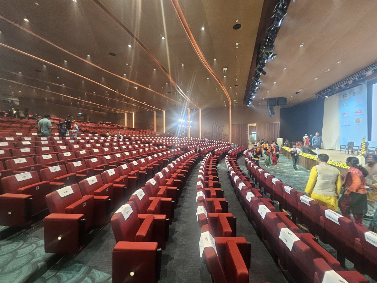 SRSmahotsav's tweet photo. The stage is set!🚩
A glimpse of the magnificent setup at Bharat Mandapam for the Delhi Shankhnad Mahotsav.
We are ready for the clarion call! 🐚

📺Join us Live at 11 am: https://t.co/iQNDe1XlCO

#Rise_For_SanatanRashtra https://t.co/aX9oTvpSQG