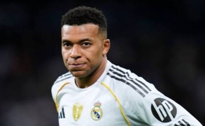 Parisien88off's tweet photo. Depuis la cdm 2018 ( bientôt 8 ans ) il n'a plus rien gagné comme trophée majeur collectif ou personnel : pas de BO , pas de ldc , pas d'euro,  pas de cdm . Très souvent absent dans les gros matchs ou tu comptais sur lui , détruit les collectif.  Bref SURCOTÉ https://t.co/g3zVzcRDCy