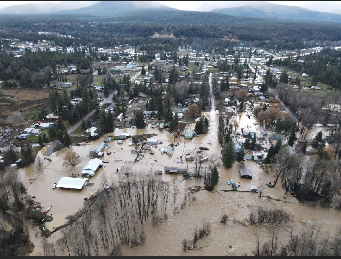 MTWindowPro's tweet photo. Pictures of the flooding.

The Kootenai River is no joke. https://t.co/JPDE4L5pKc